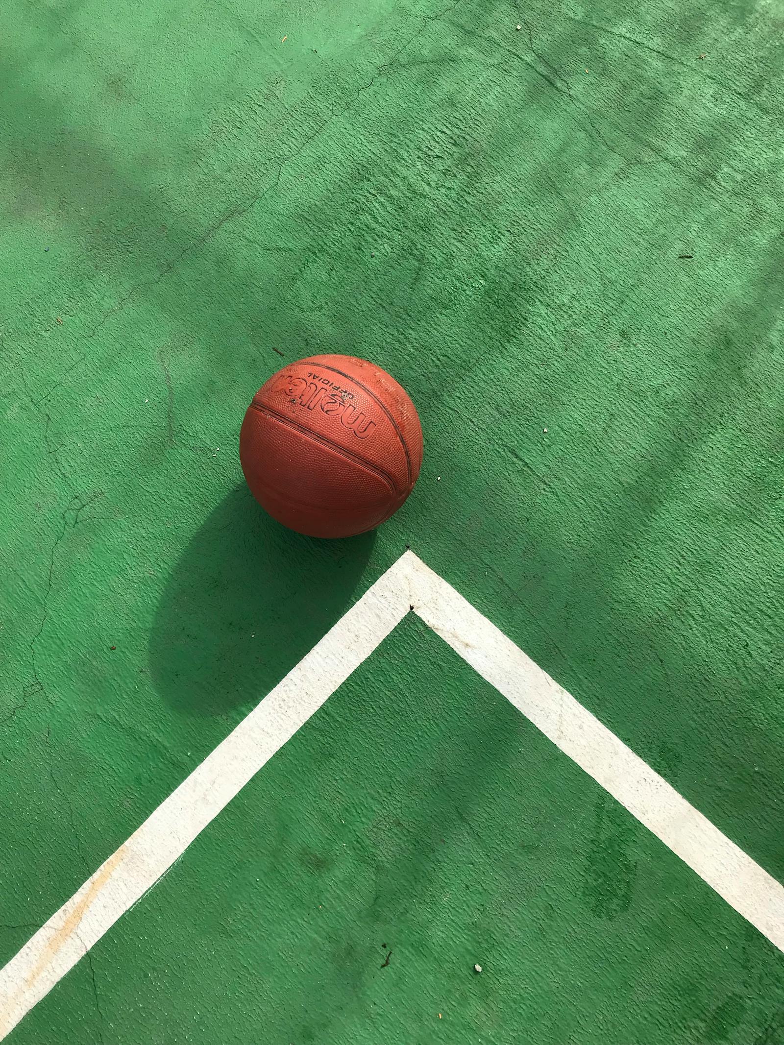 美媒：11年前保罗被库里晃倒后，下一场狂砍41分17助攻4抢断｜欧亿体育官方网站（封面配图）